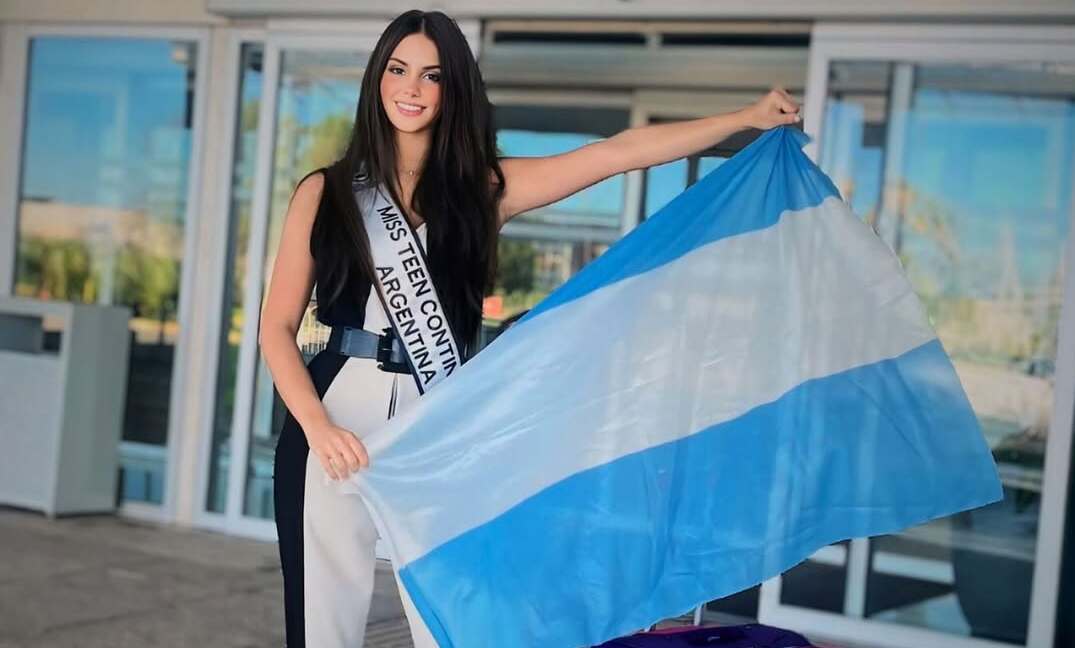 Es de Funes, compitió en un concurso de belleza continental en Paraguay y ganó un particular galardón